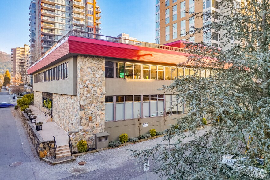 More Photos Of 145 W 15th St, North Vancouver Medical For Lease