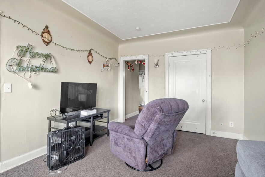 More Photos Of 1205 Garfield Ave, Lincoln Park Apartments For Sale