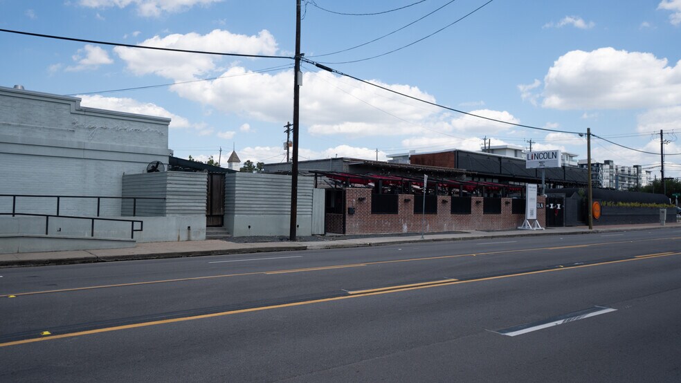 More Photos Of 5110 Washington Ave, Houston Storefront For Lease