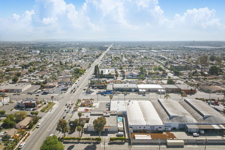 More Photos Of 12819 Main St, Los Angeles Warehouse For Sale
