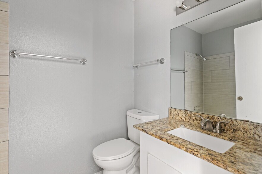 More Photos Of 3015 Greenridge Dr, Houston Apartments For Sale