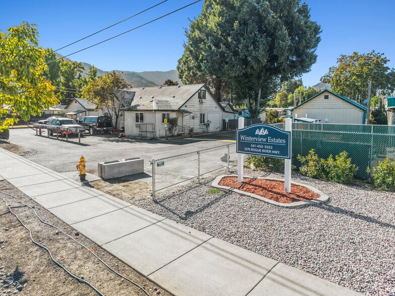 More Photos Of 1275 Rogue River Hwy, Grants Pass Manufactured Housing Mobile Home Park For Sale