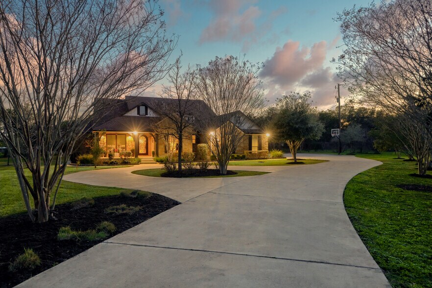 More Photos Of 8601 Zyle Rd, Austin Specialty For Sale