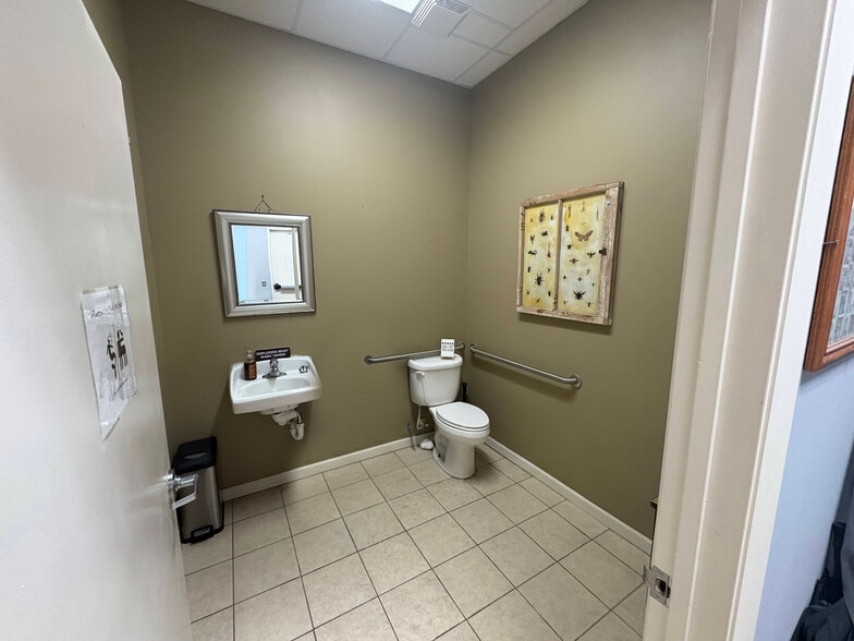 More Photos Of 111 E Lake Mary Blvd, Sanford Storefront For Lease