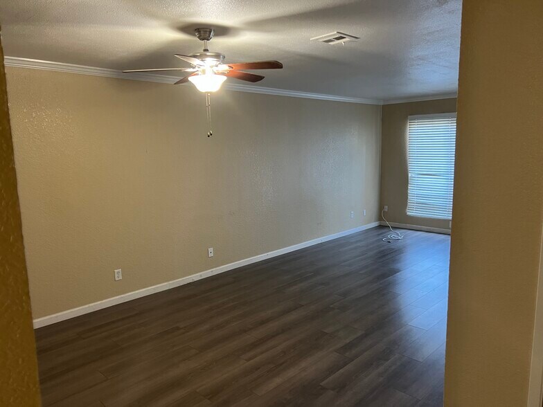 More Photos Of 7166 N Fruit Ave, Fresno Apartments For Sale