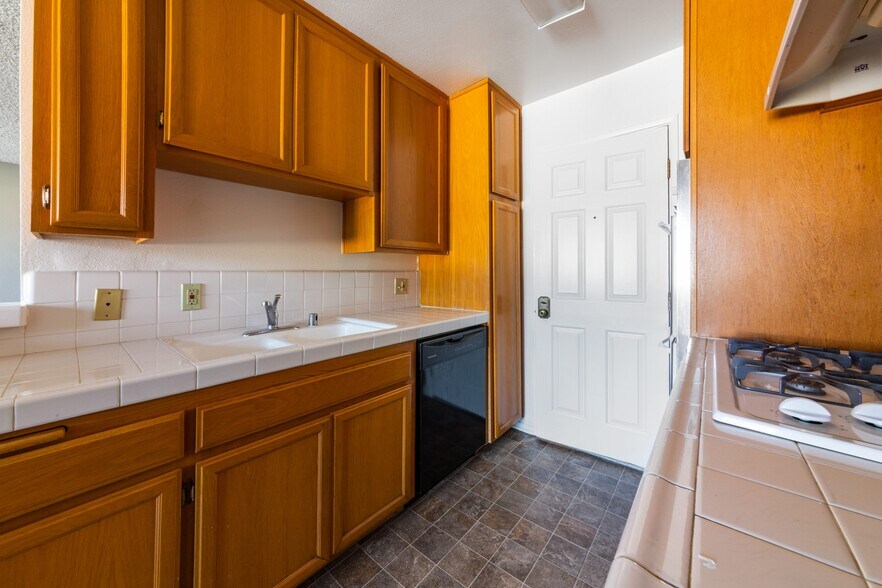 More Photos Of 13951 Moorpark St, Sherman Oaks Apartments For Sale
