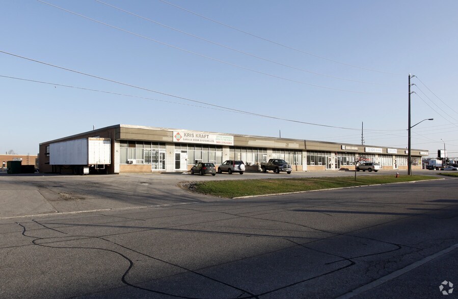 More Photos Of 2390 Cawthra Rd, Mississauga Showroom For Lease