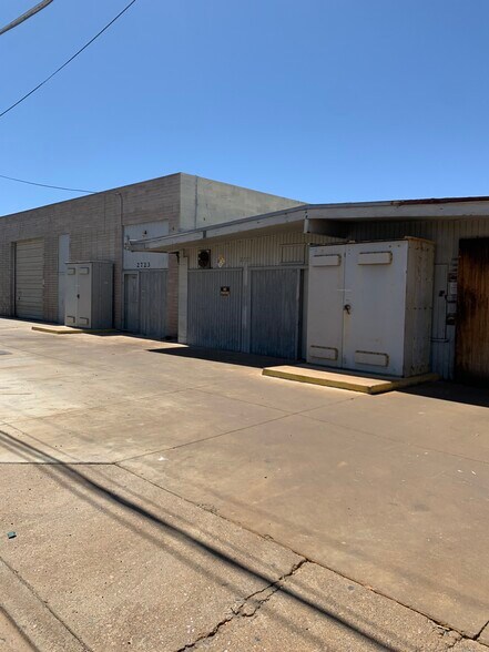 More Photos Of 2723-2725 W Cheery Lynn Rd, Phoenix Warehouse For Sale