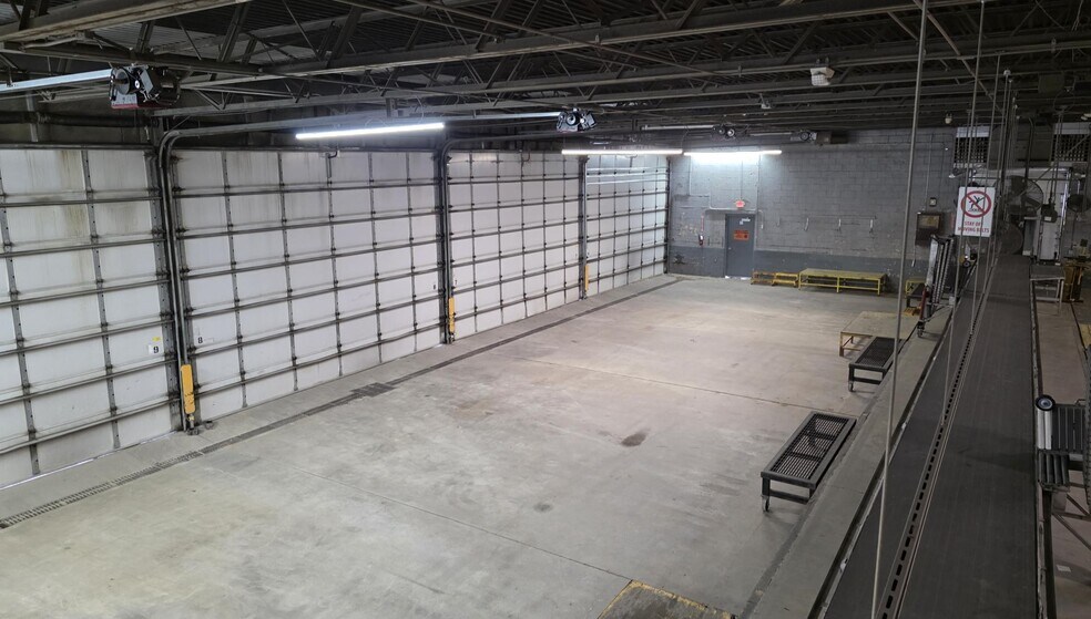 More Photos Of 200 E 14th St, Danville Warehouse For Sale
