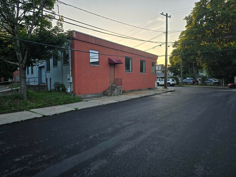 More Photos Of 126 Franklin St, Torrington Office For Sale