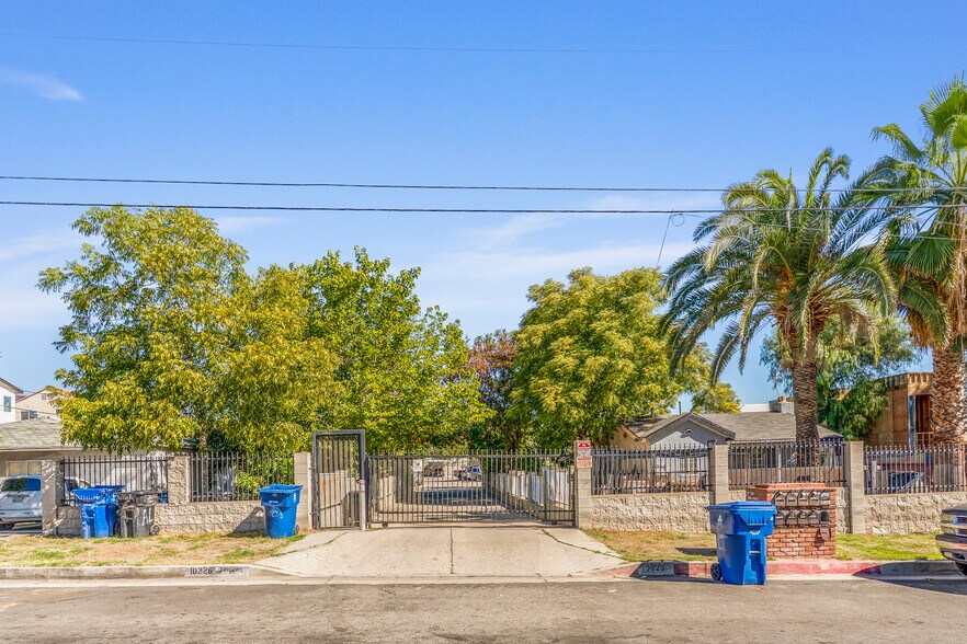 More Photos Of 10218 Bradley Ave, Pacoima Apartments For Sale