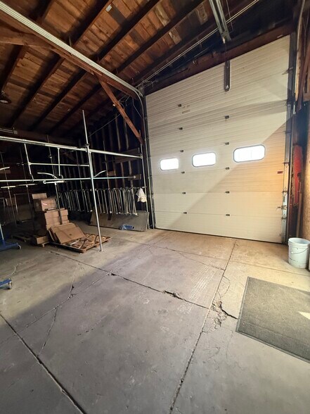 More Photos Of 300 W Joliet St, Ottawa Flex For Sale