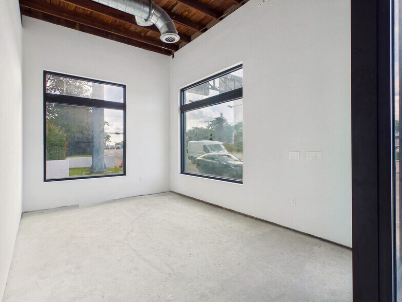 More Photos Of 1111 5th Ave S, Naples Freestanding For Sale