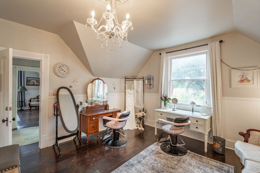 More Photos Of 2516 Willow Creek Rd, Prescott Freestanding For Sale