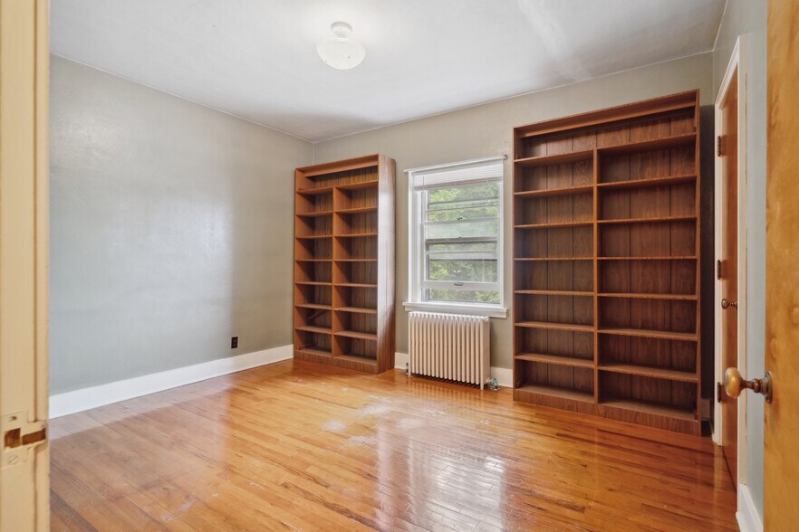 More Photos Of 107 E Madison St, Mount Pleasant Healthcare For Sale