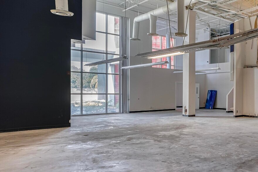 More Photos Of 194 NW 187th St, North Miami Showroom For Sale