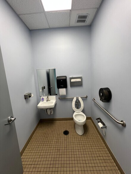 More Photos Of 215 Remington Blvd, Bolingbrook Medical For Lease