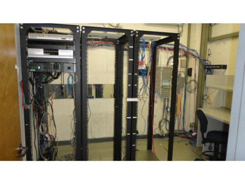 More Photos Of 1009 S Claremont St, San Mateo Showroom For Lease