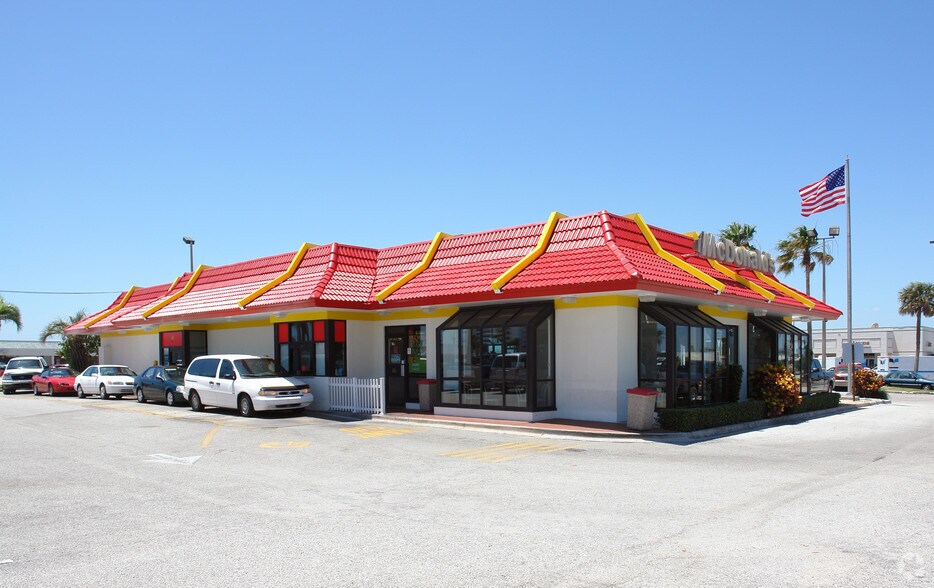 More Photos Of 959-991 E Eau Gallie Blvd, Melbourne Supermarket For Lease