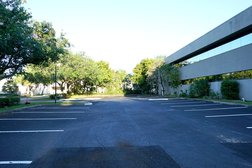 1121 W Newport Center Dr, Deerfield Beach, FL 33442 Warehouse For
