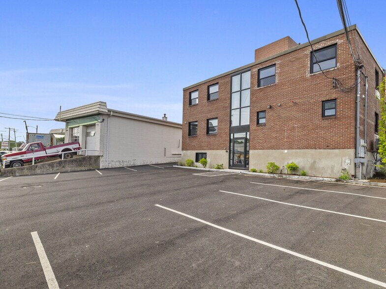 More Photos Of 950 Boylston St, Newton Office For Sale