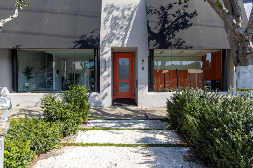 More Photos Of 908-910 N La Cienega Blvd, Los Angeles Storefront Retail Office For Sale