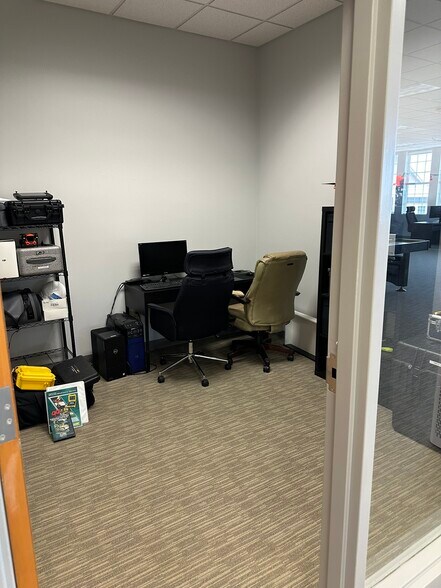 More Photos Of 16740 Birkdale Commons Pky, Huntersville Office Residential For Lease