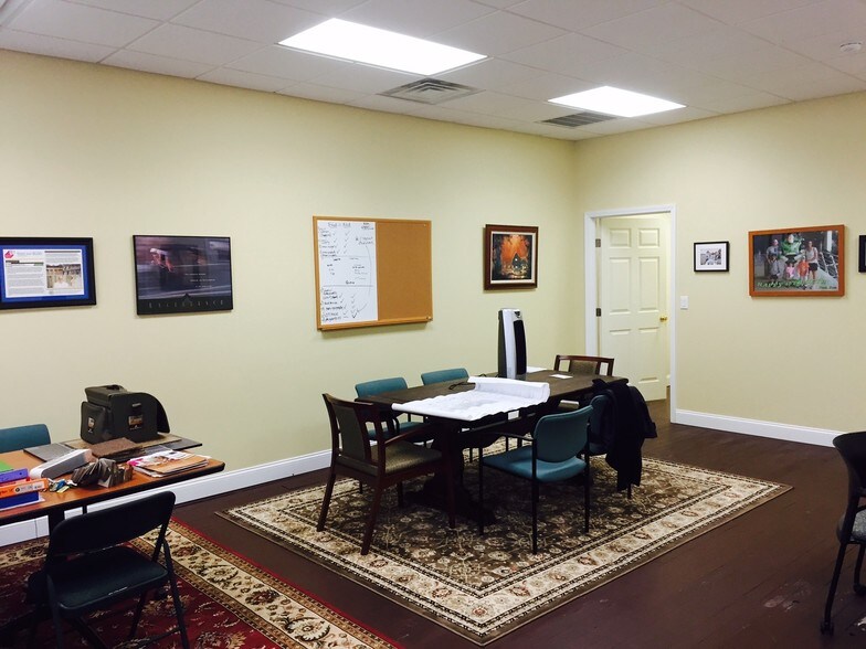 More Photos Of 807-813 N Salina St, Syracuse Storefront Retail Residential For Lease