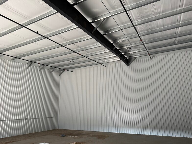 More Photos Of 4900 Dundee Rd, Winter Haven Light Manufacturing For Lease