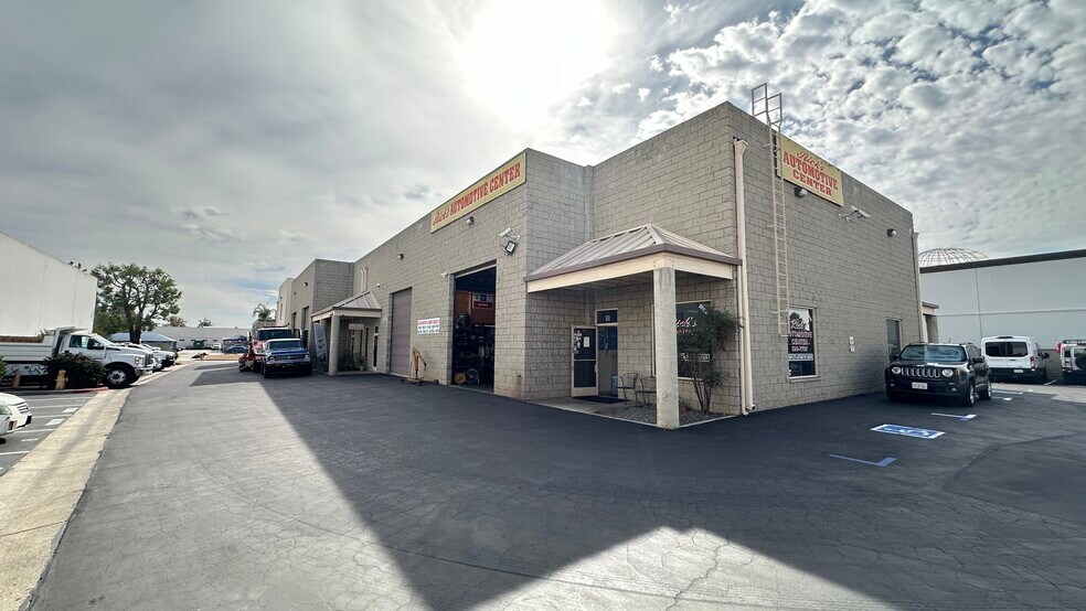 More Photos Of 41419 Pear St, Murrieta Warehouse For Lease