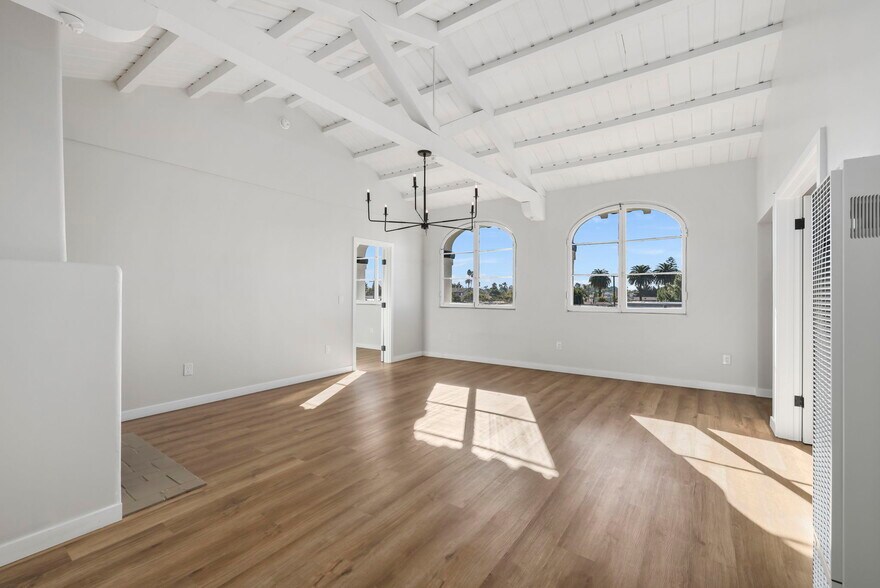 More Photos Of 1827 E 4th St, Long Beach Apartments For Sale