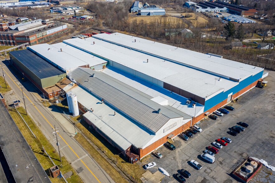 More Photos Of 621 Dana St NE, Warren Manufacturing For Lease