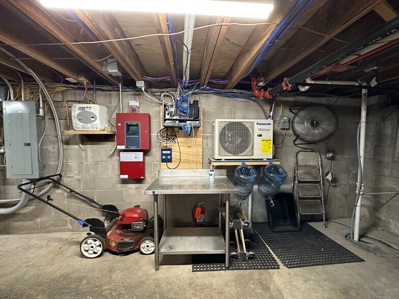 More Photos Of 1 Public Sq, Holley Apartments For Sale