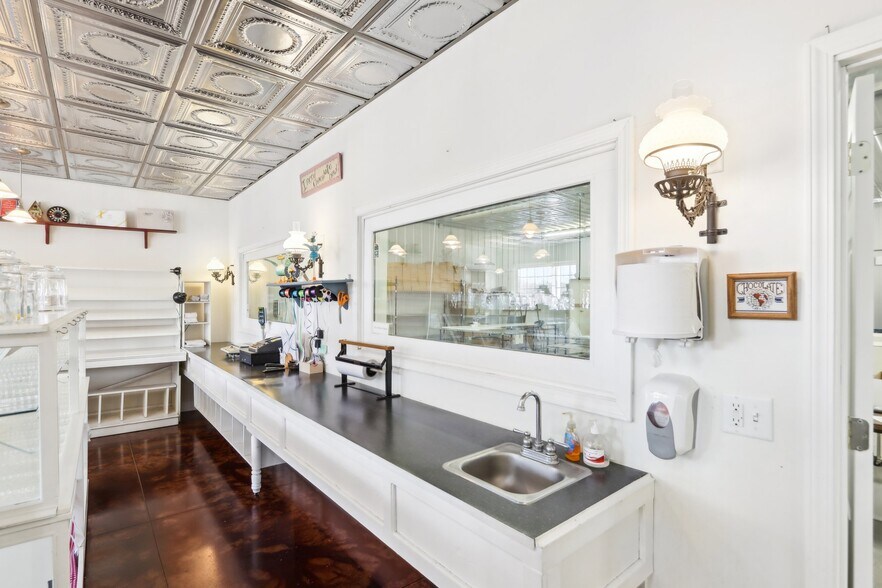 More Photos Of 680 Enterprise Dr, Lake Mills General Retail For Sale