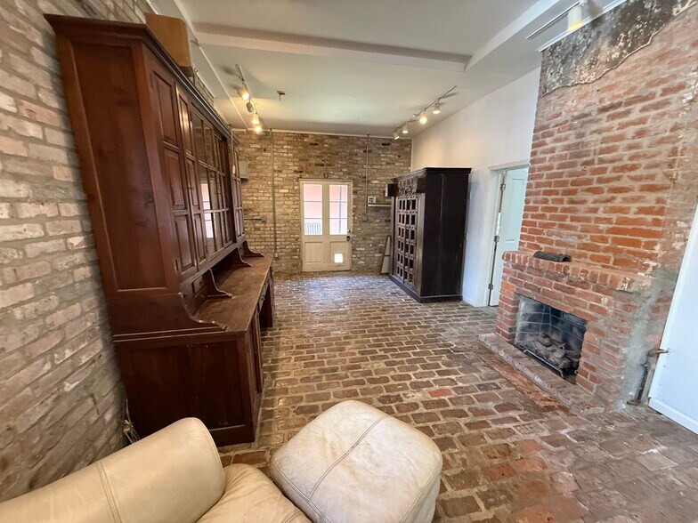 More Photos Of 2406-2408 Chartres St, New Orleans Office Residential For Lease