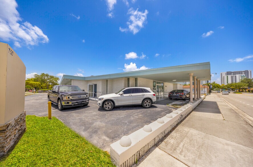 More Photos Of 750 S Federal Hwy, Hollywood Medical For Sale