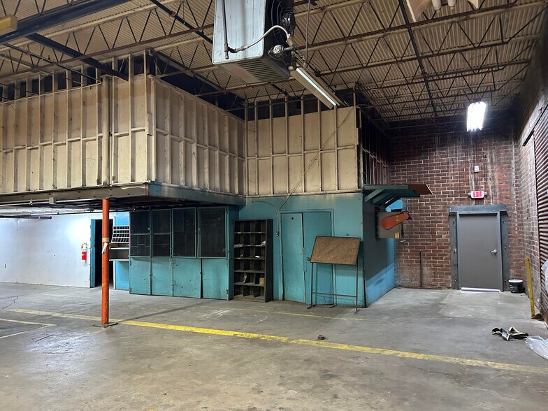 More Photos Of 503 11th Ave, Dalton Manufacturing For Sale