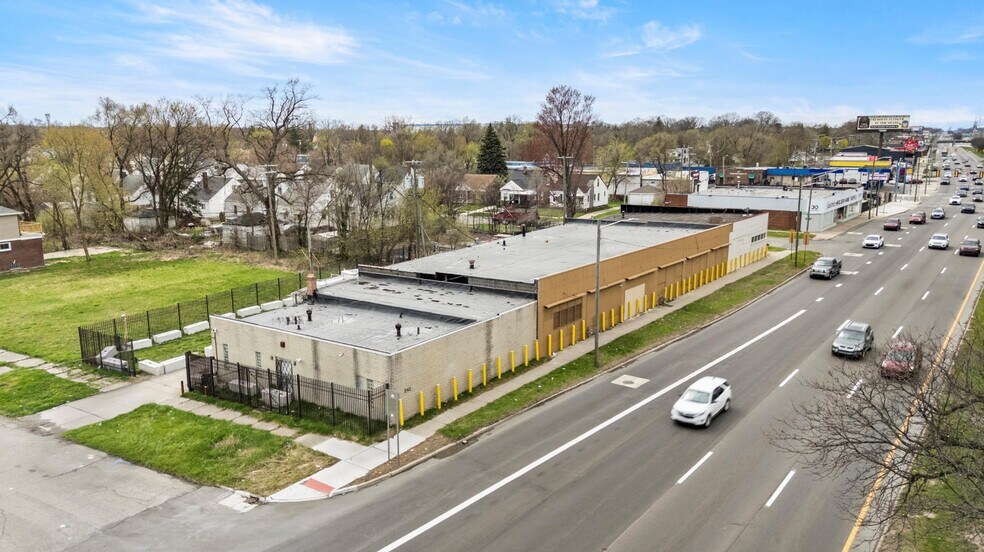 More Photos Of 300 E 8 Mile Rd, Detroit Warehouse For Sale