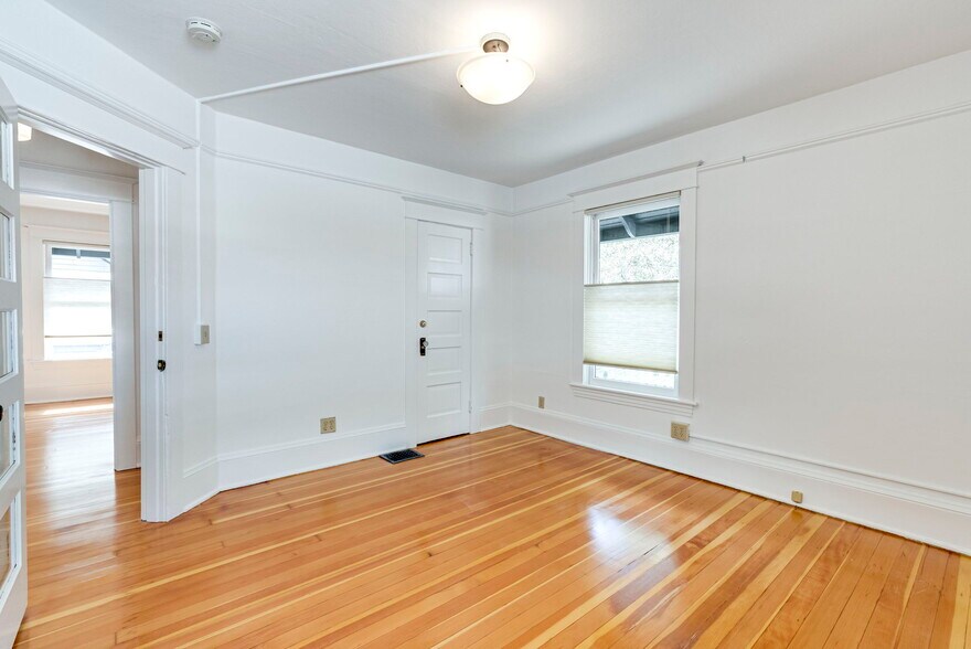 More Photos Of 1825 SE 7th Ave, Portland Loft Creative Space For Sale