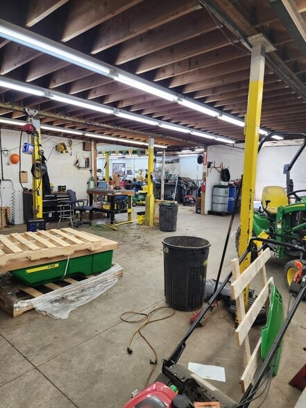 More Photos Of 11204 Royalton Rd, North Royalton Showroom For Lease