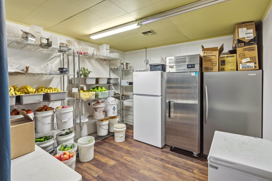 More Photos Of 412 SW Evergreen Ave, Redmond Freestanding For Lease