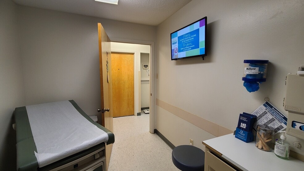 More Photos Of 709 Barton St, Hearne Medical For Sale