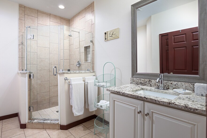 More Photos Of 3211 Lakeshore Blvd, Saint Cloud Specialty For Sale