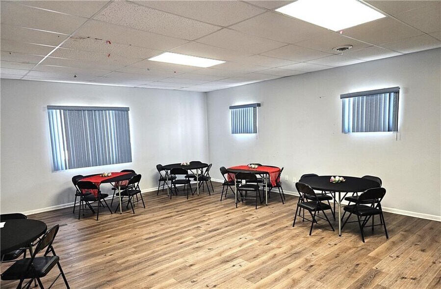 More Photos Of 1230 Woodswether Rd, Kansas City Freestanding For Sale