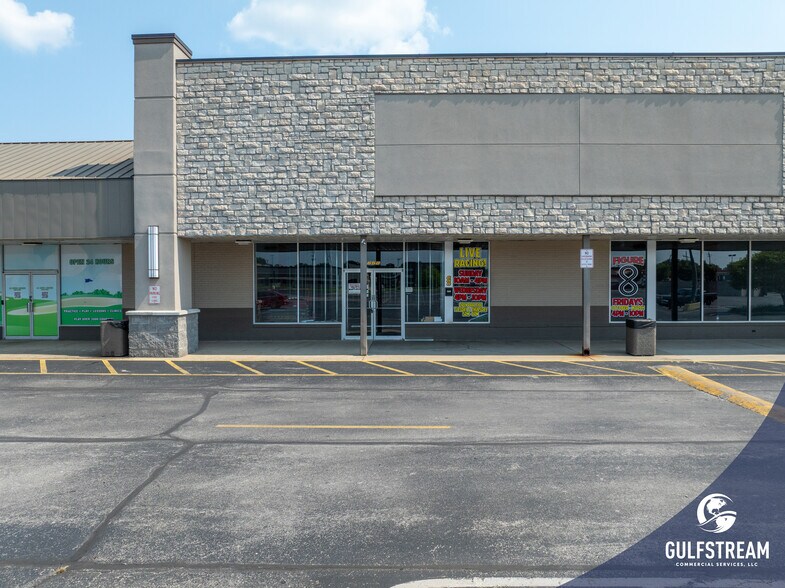 More Photos Of 650-712 Eastern Blvd, Clarksville Storefront For Lease