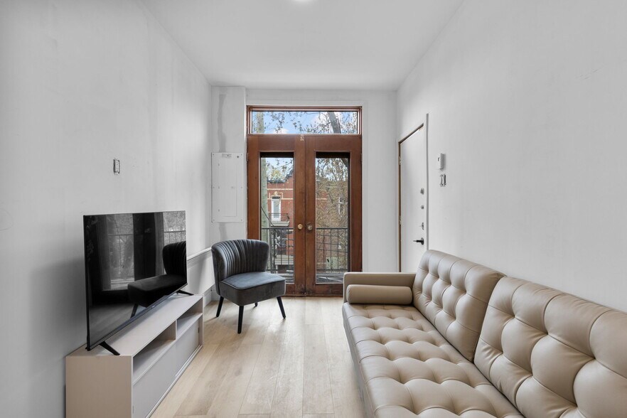 More Photos Of 4568 Rue Boyer, Montréal Apartments For Sale