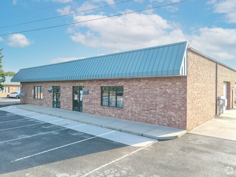 Primary Photo Of 6120 Brookshire Blvd, Charlotte Light Distribution For Sale