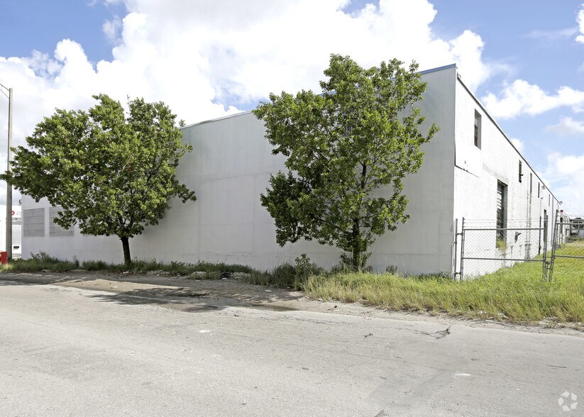 More Photos Of 3690 NW 52nd St, Miami Warehouse For Lease