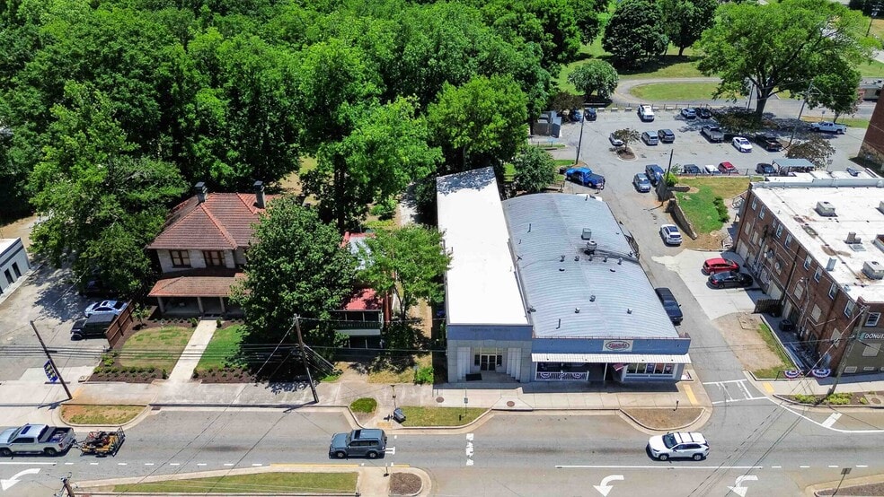 More Photos Of 38 Sycamore St, Jefferson Office For Sale
