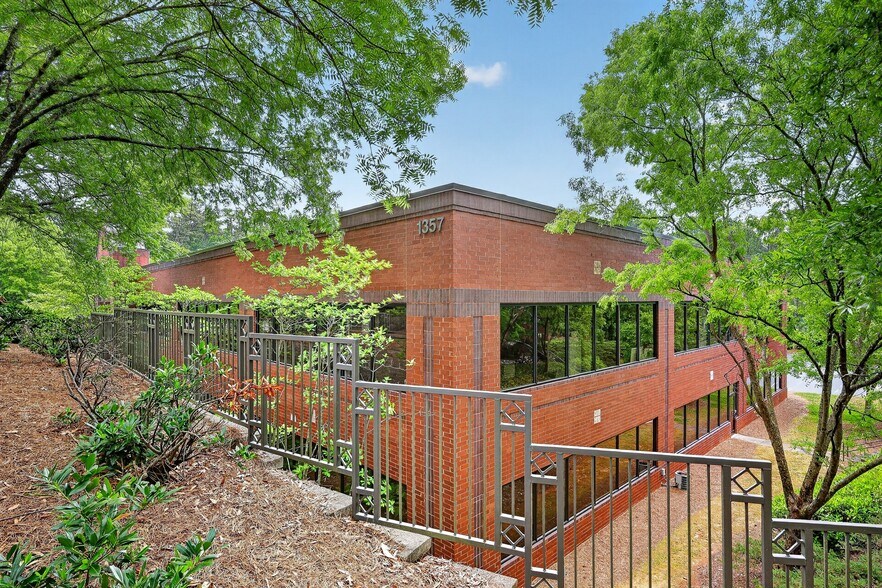 More Photos Of 1357 Hembree Rd, Roswell Medical For Lease